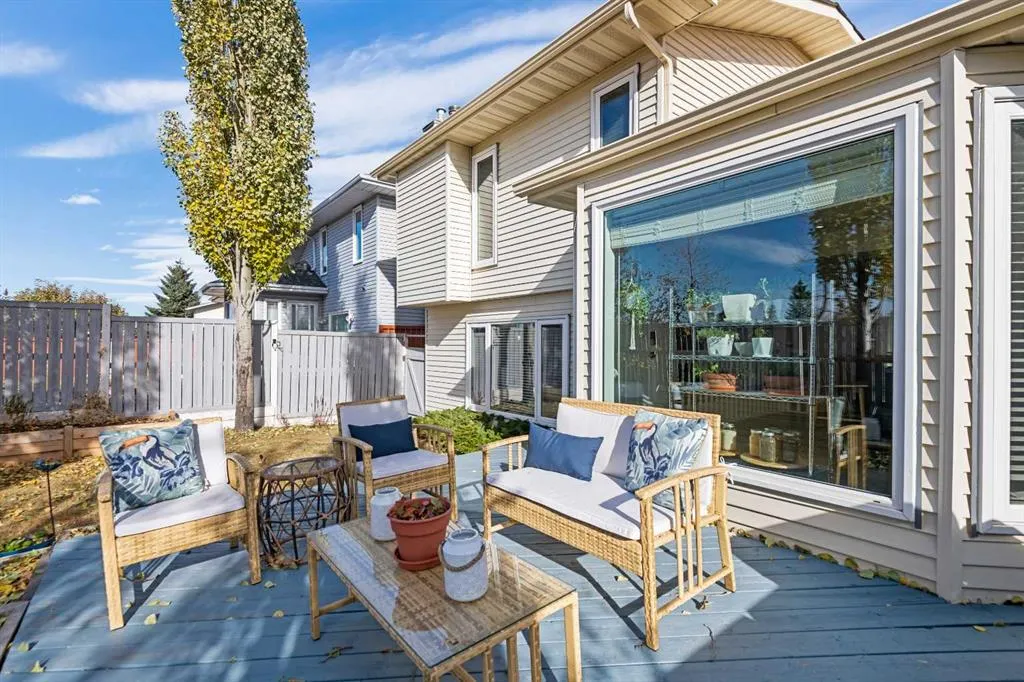 95 Macewan Meadow Way NW