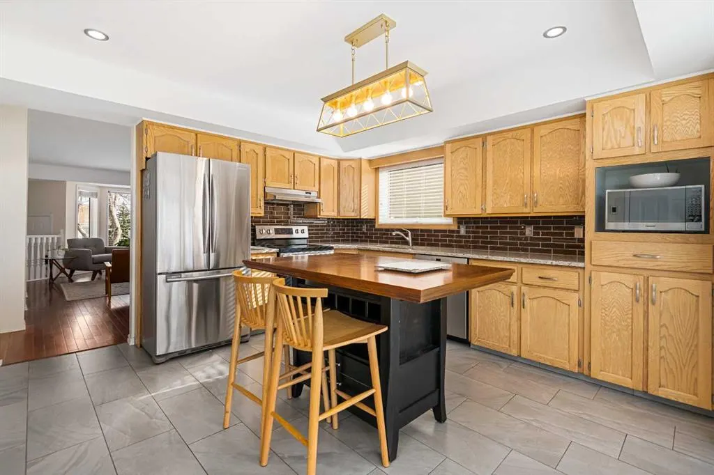 95 Macewan Meadow Way NW