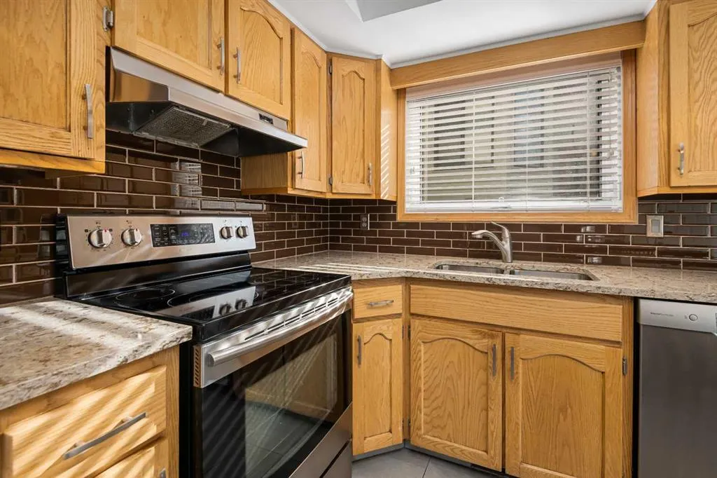 95 Macewan Meadow Way NW