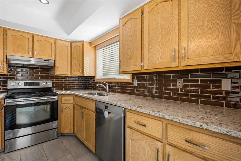 95 Macewan Meadow Way NW