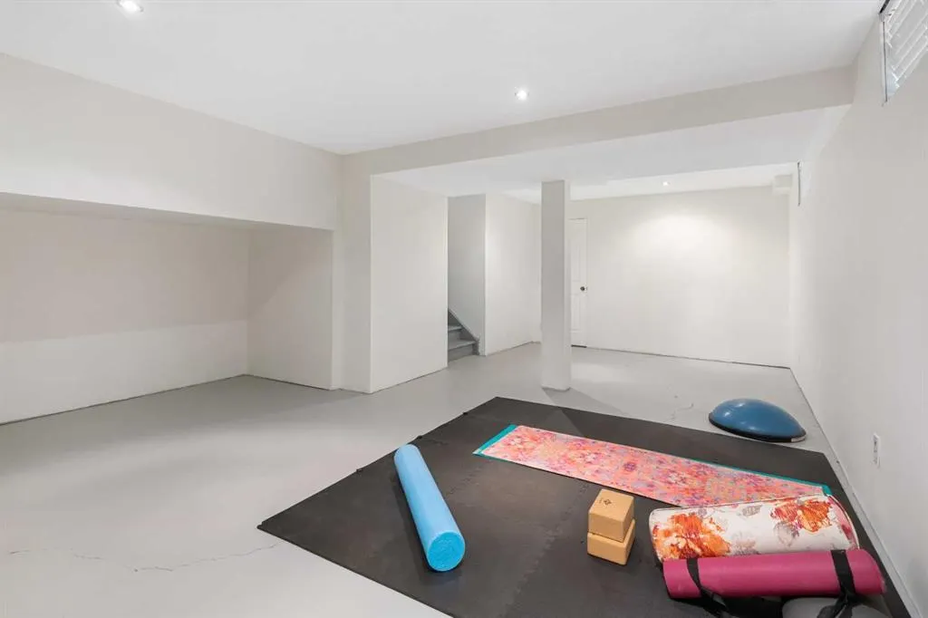 95 Macewan Meadow Way NW