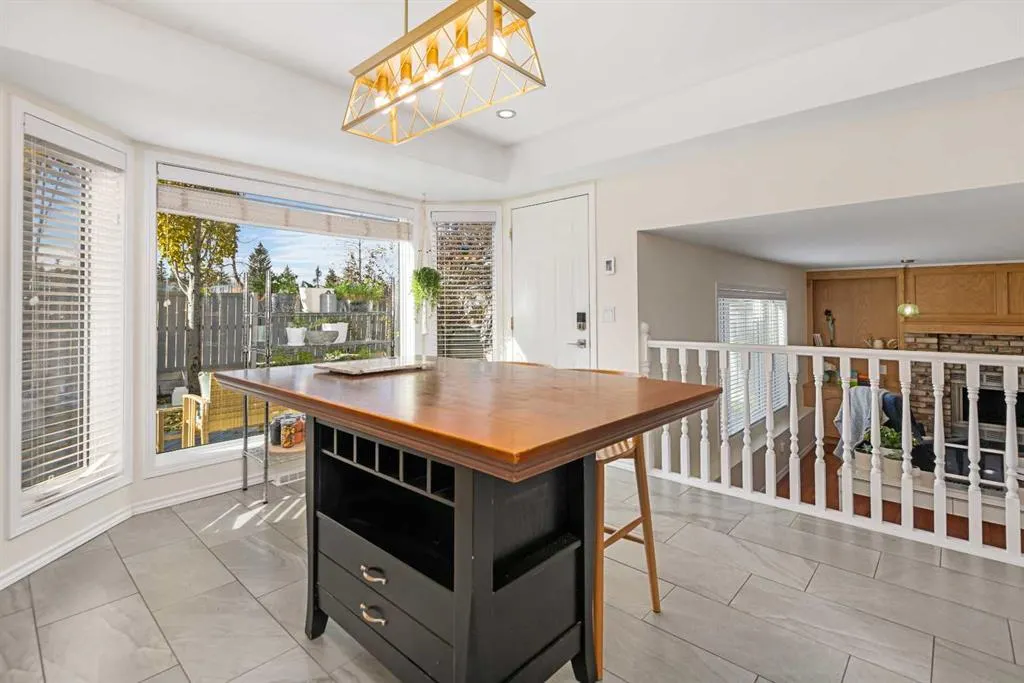 95 Macewan Meadow Way NW