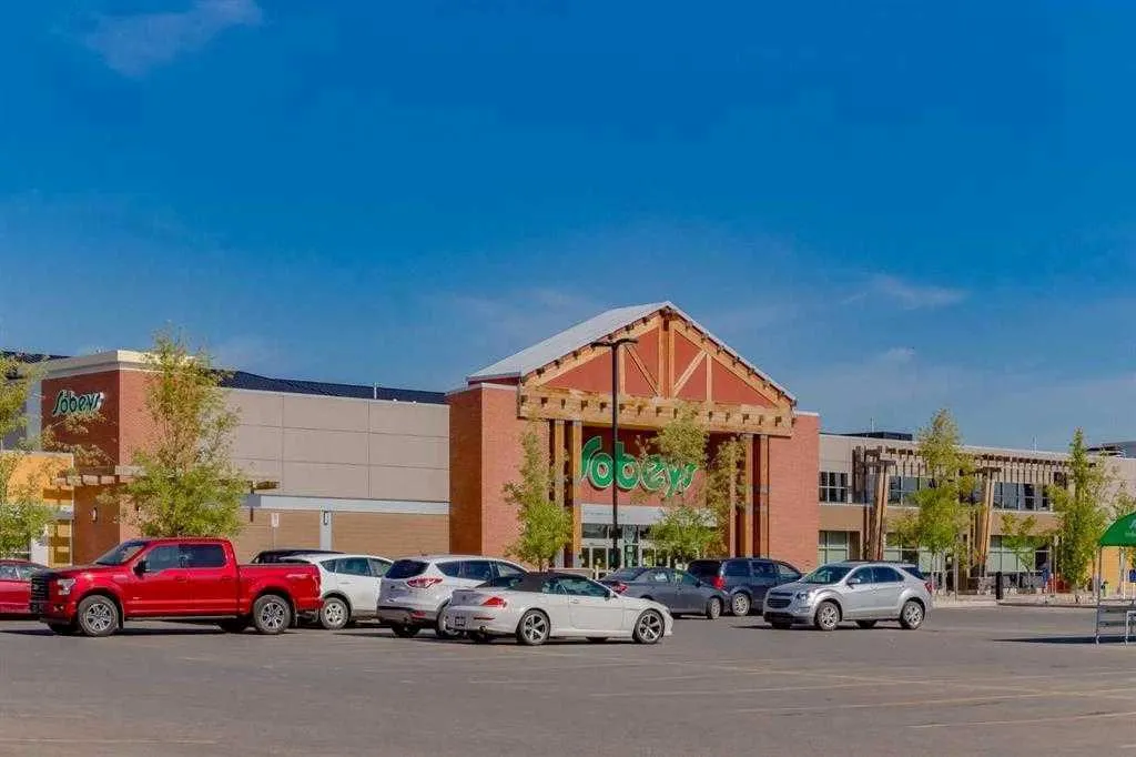 156 Ambleside Crescent NW