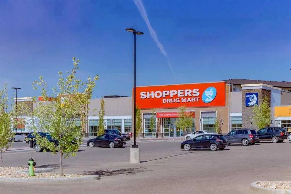 156 Ambleside Crescent NW