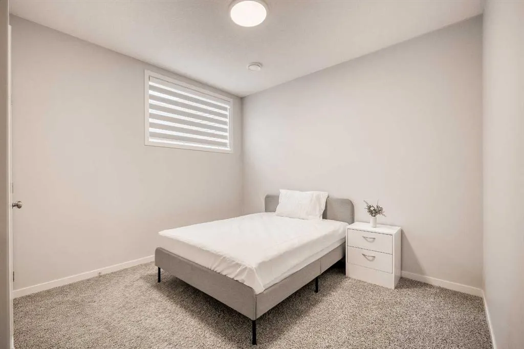 156 Ambleside Crescent NW