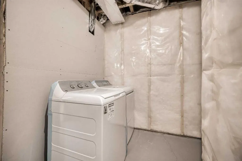 156 Ambleside Crescent NW