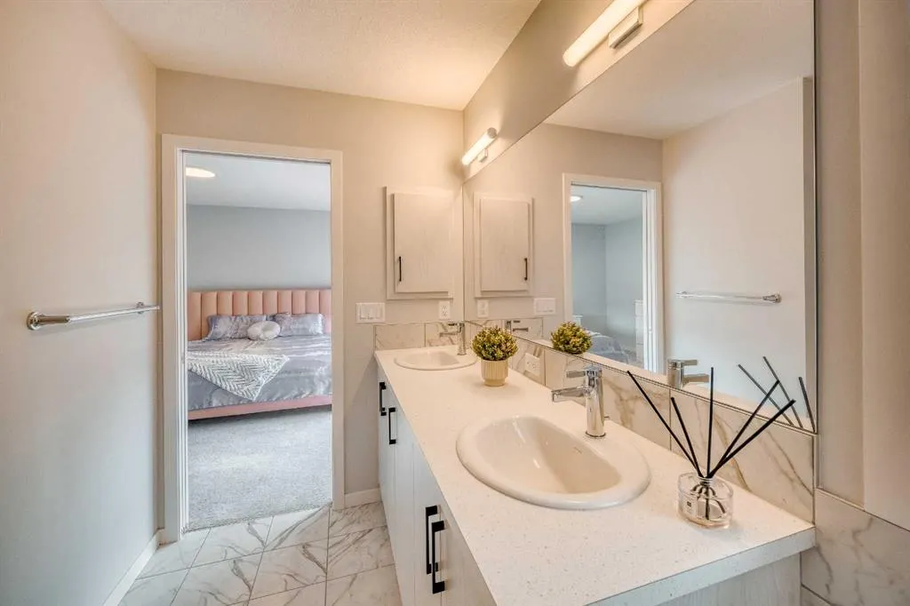 156 Ambleside Crescent NW