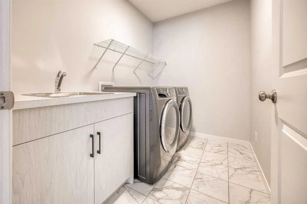 156 Ambleside Crescent NW