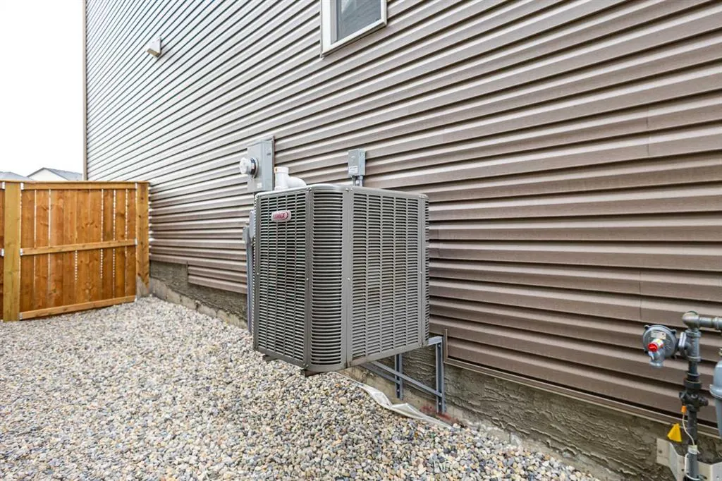 156 Ambleside Crescent NW