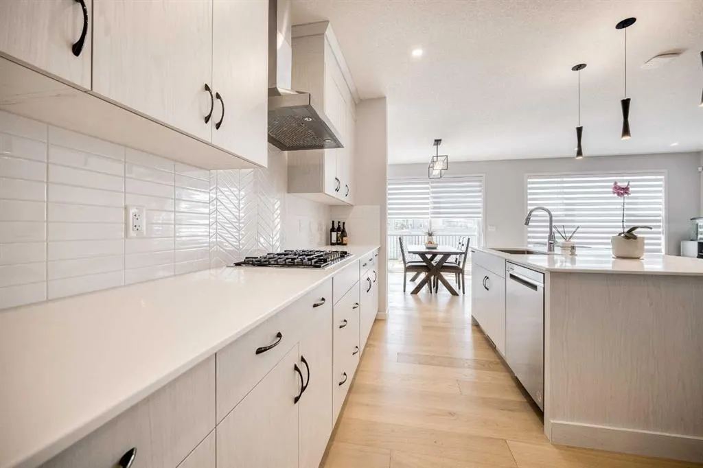 156 Ambleside Crescent NW