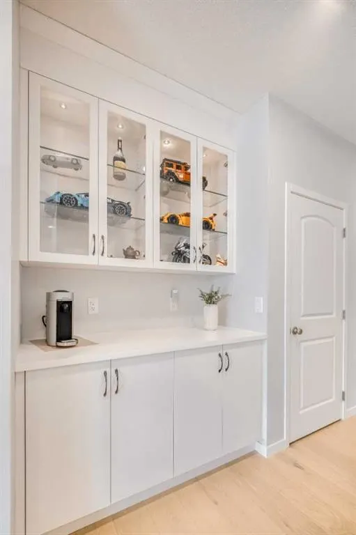 156 Ambleside Crescent NW