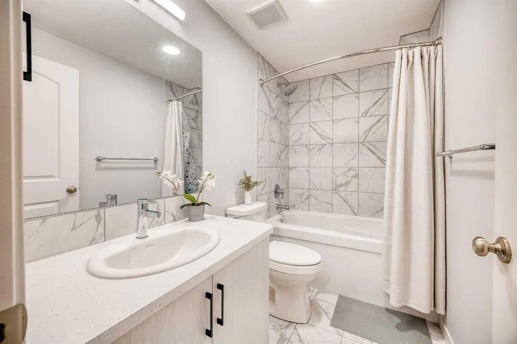 156 Ambleside Crescent NW