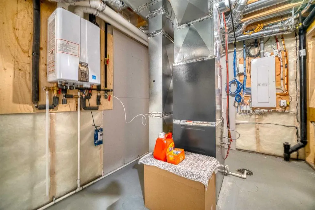 156 Ambleside Crescent NW