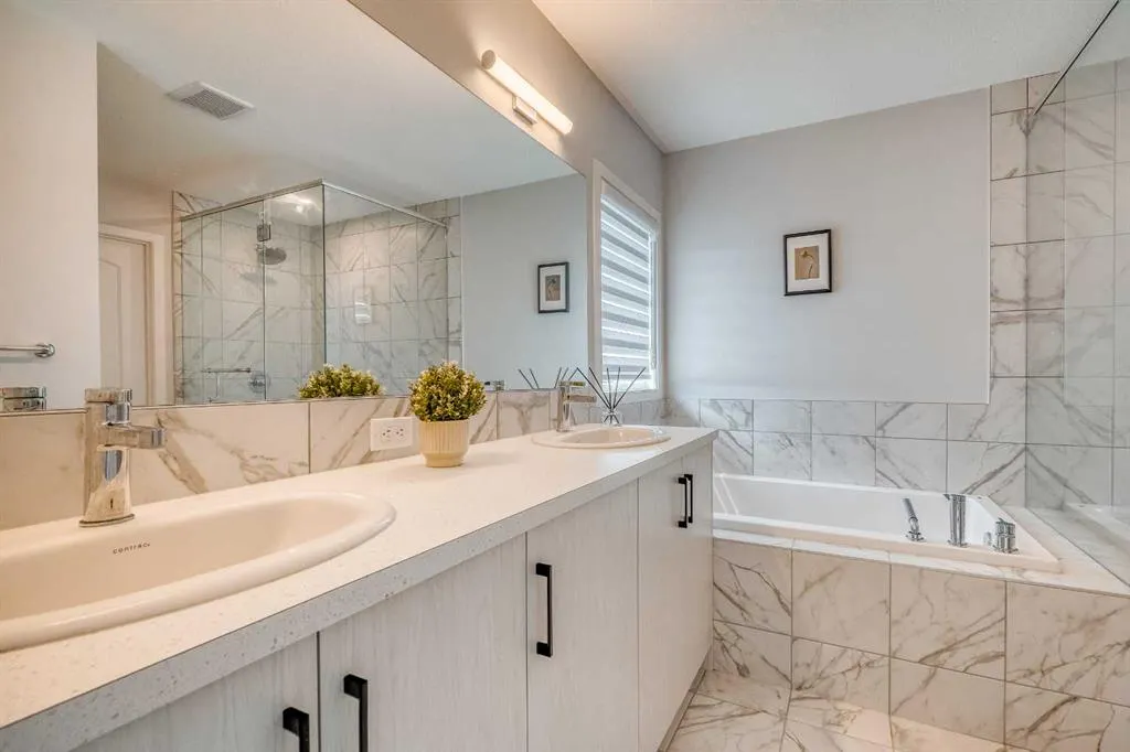 156 Ambleside Crescent NW