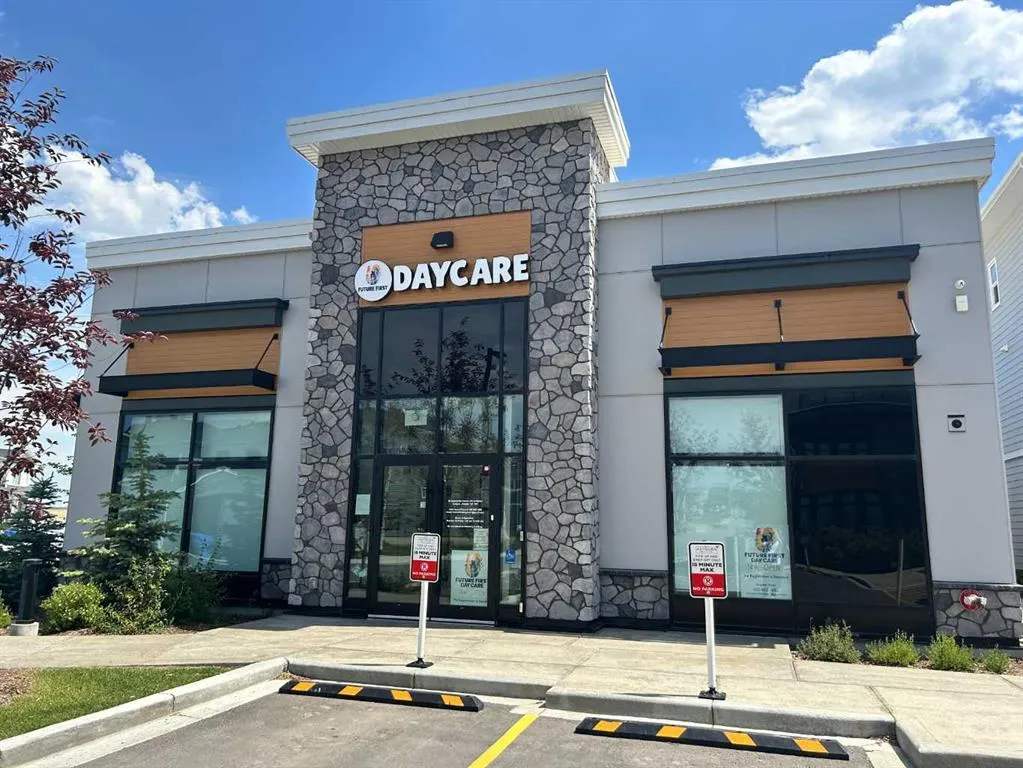 156 Ambleside Crescent NW