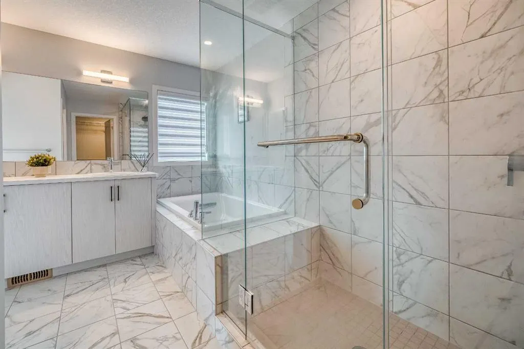 156 Ambleside Crescent NW