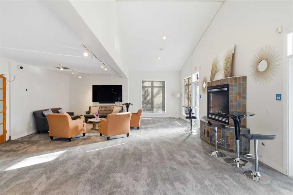 24 Hemlock Crescent SW, #3104