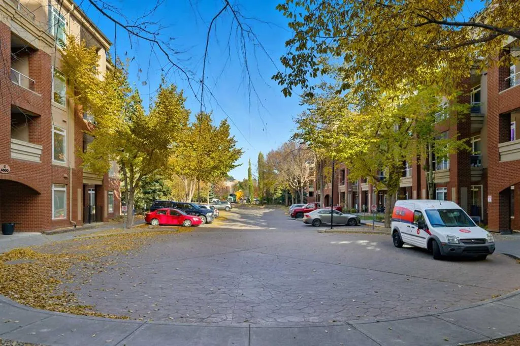 24 Hemlock Crescent SW, #3104