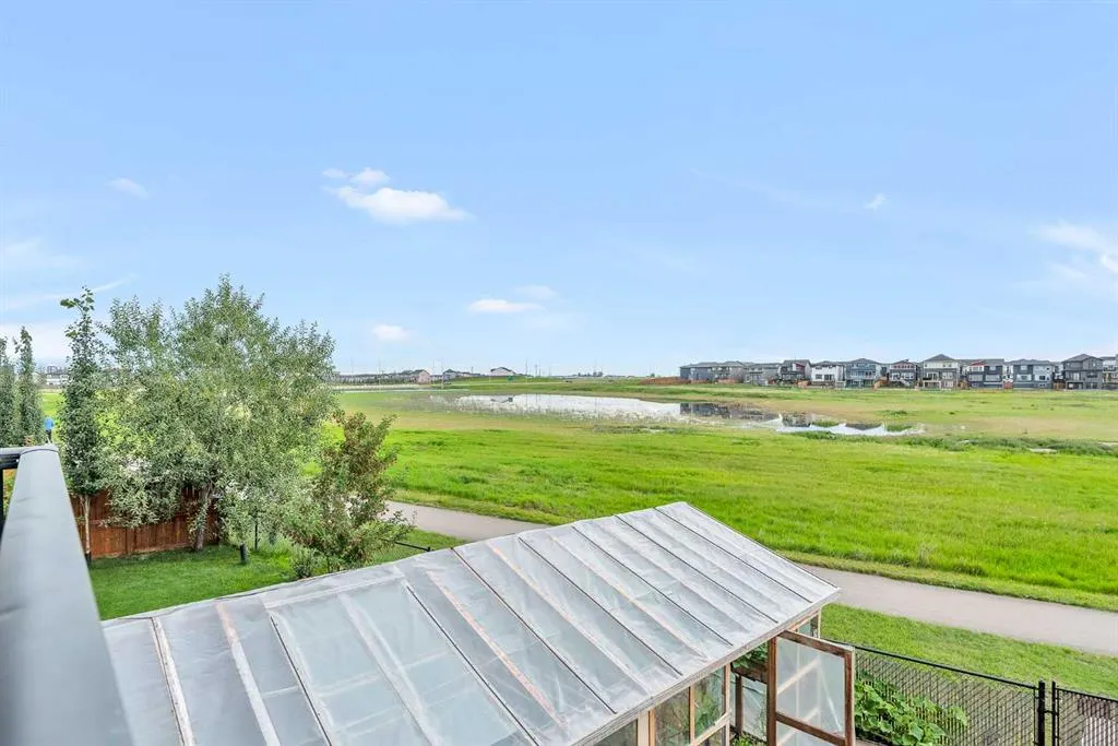 304 Corner Meadows Manor NE