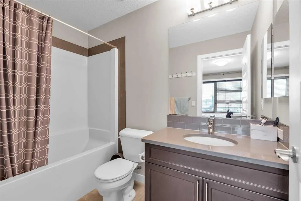 304 Corner Meadows Manor NE