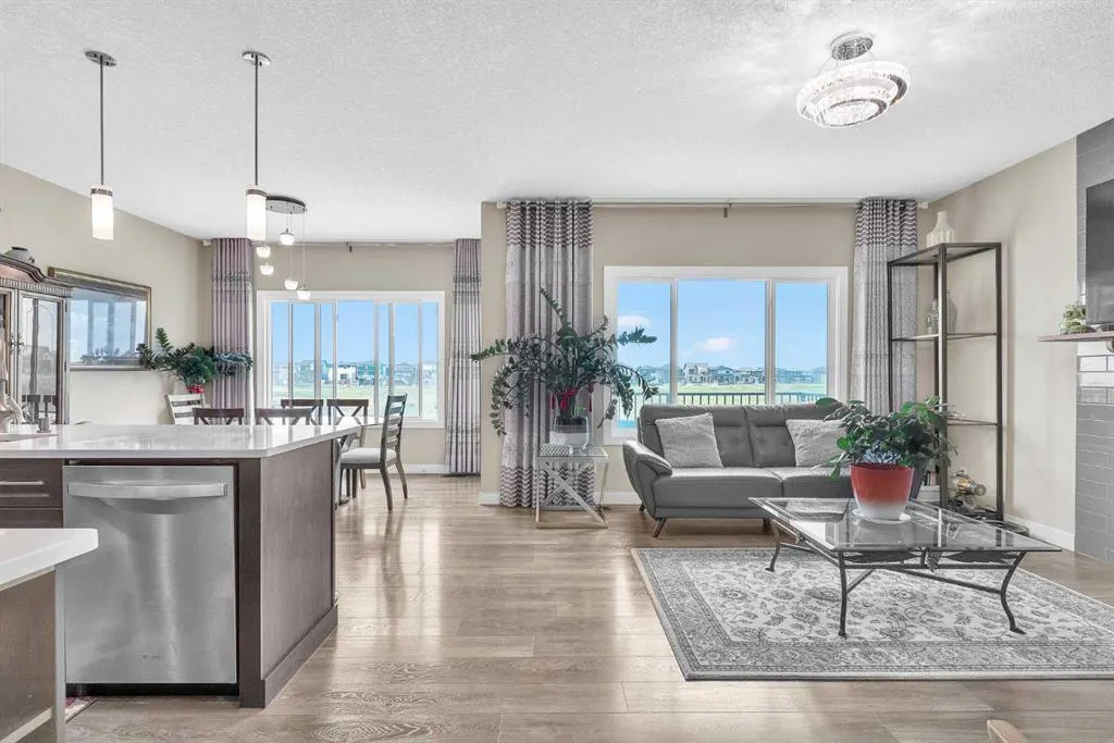 304 Corner Meadows Manor NE