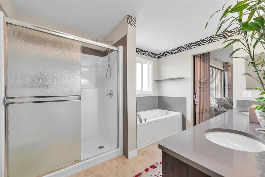 304 Corner Meadows Manor NE