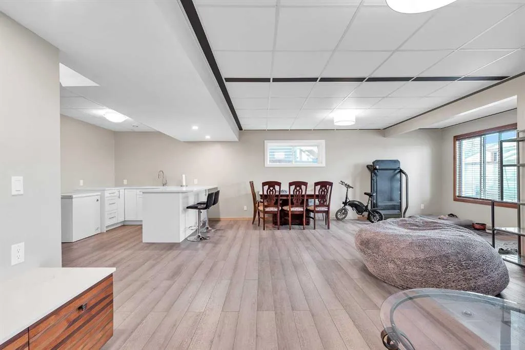 304 Corner Meadows Manor NE