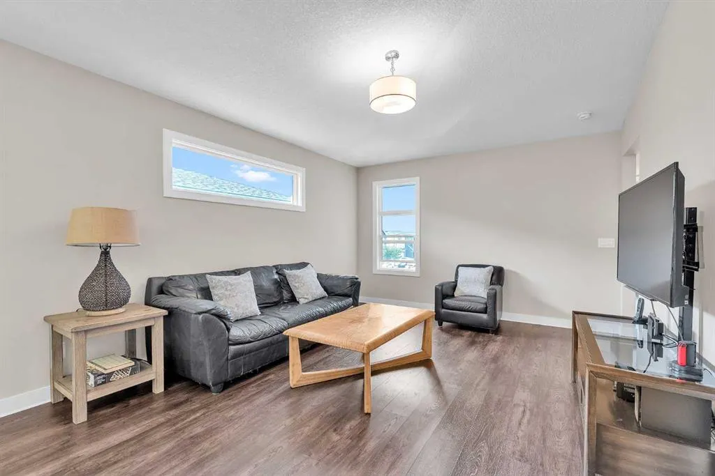 304 Corner Meadows Manor NE