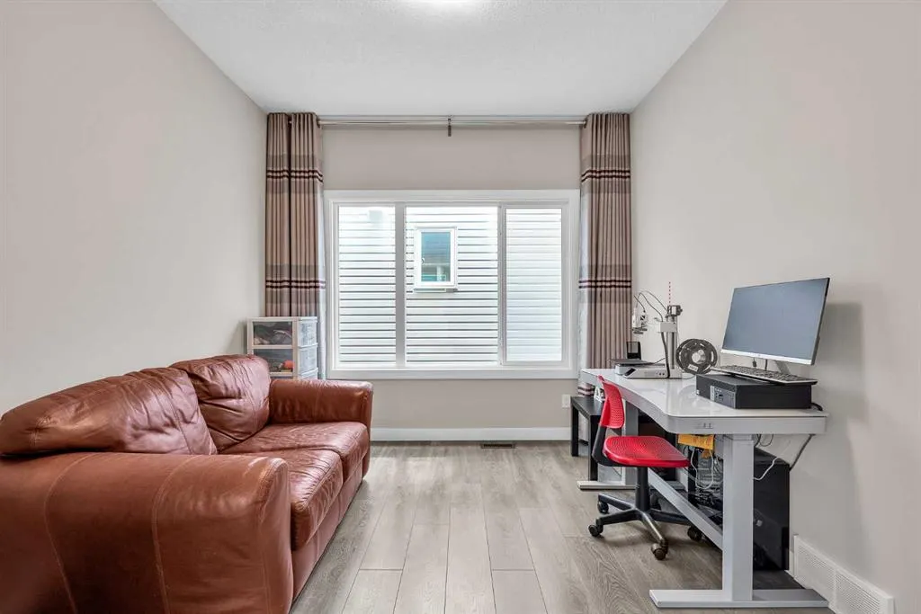 304 Corner Meadows Manor NE