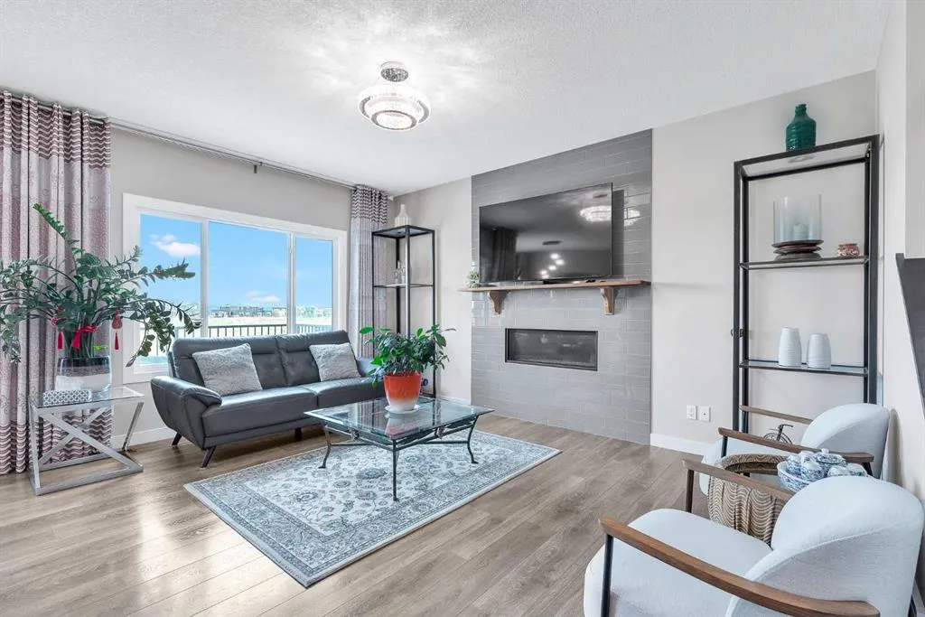 304 Corner Meadows Manor NE