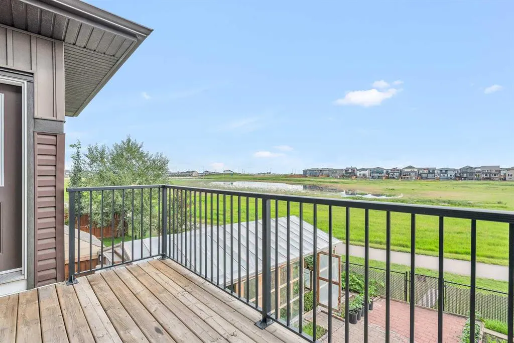 304 Corner Meadows Manor NE