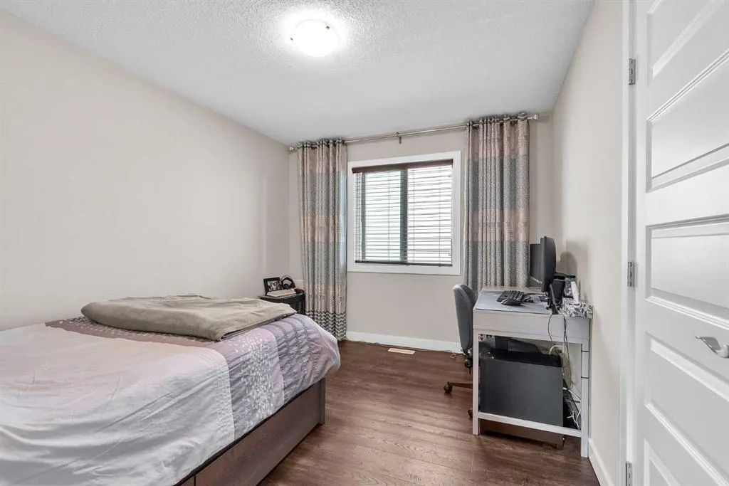 304 Corner Meadows Manor NE