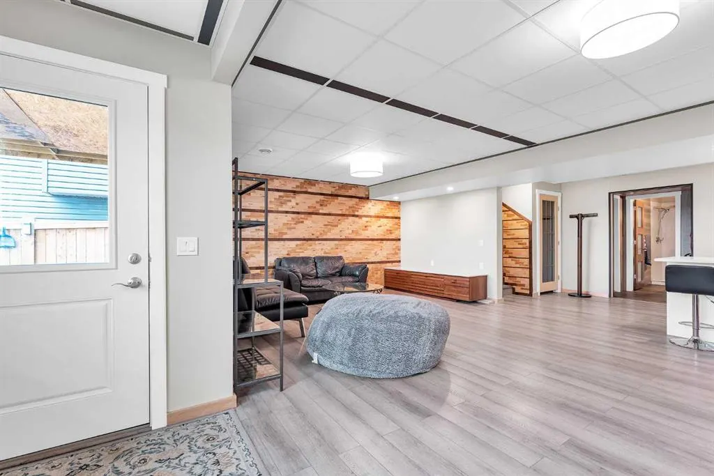 304 Corner Meadows Manor NE