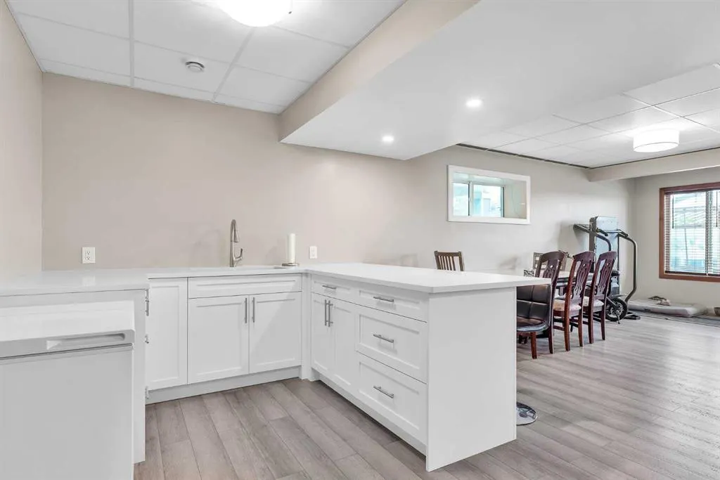 304 Corner Meadows Manor NE