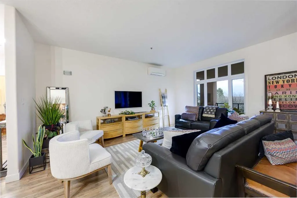 5213 61 Street, #211