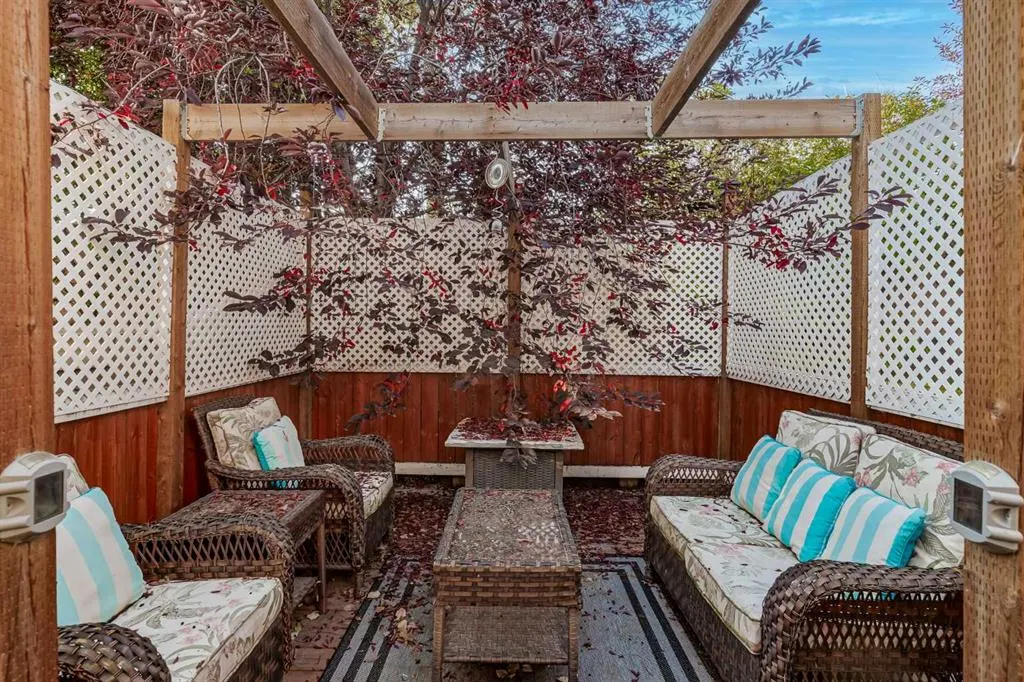 48 Chapala Square SE