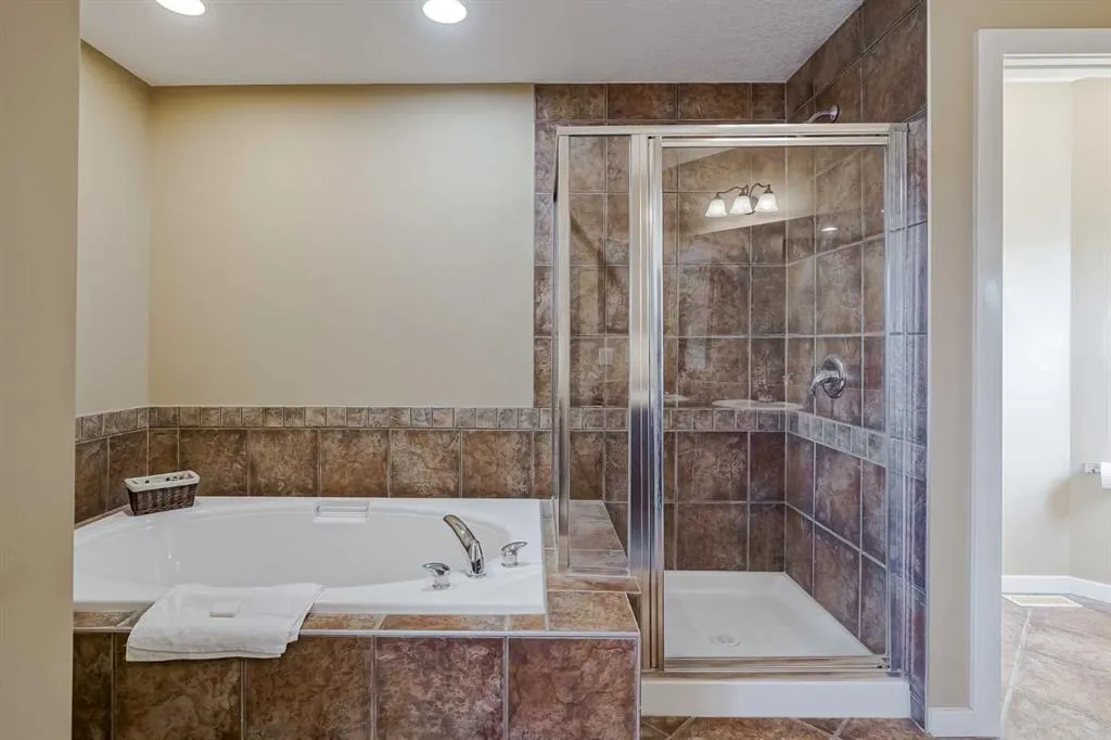 48 Chapala Square SE