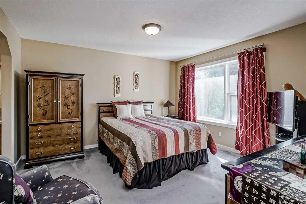 48 Chapala Square SE