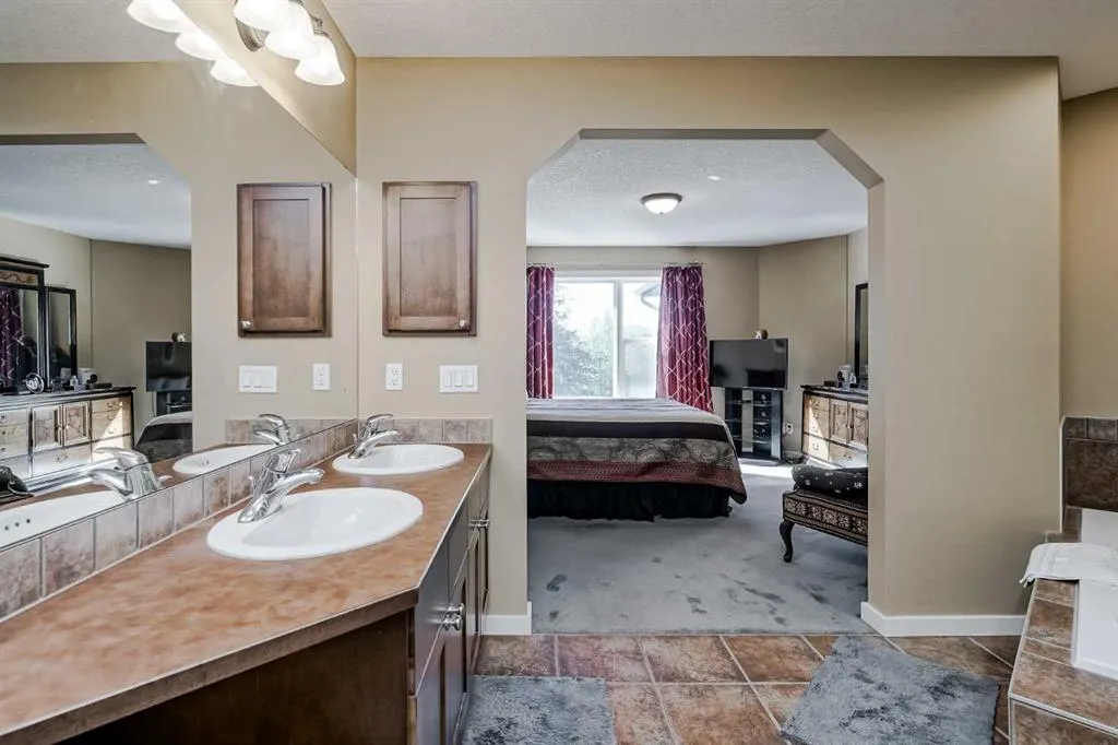 48 Chapala Square SE