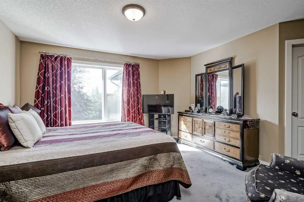 48 Chapala Square SE