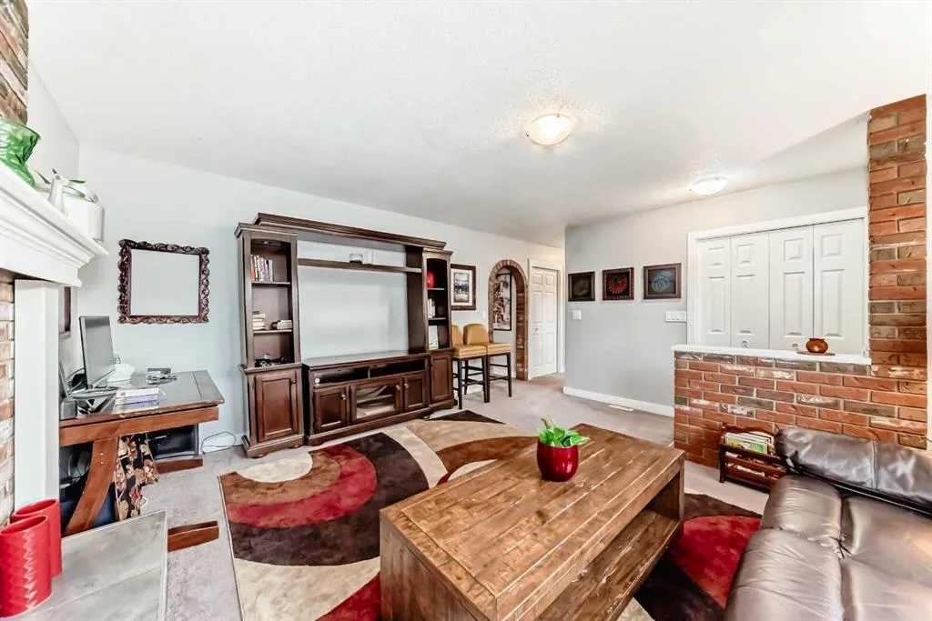 363 Templeside Circle NE