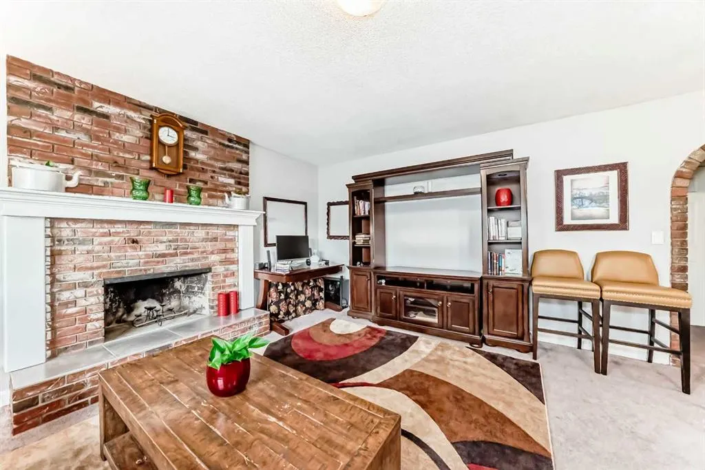 363 Templeside Circle NE