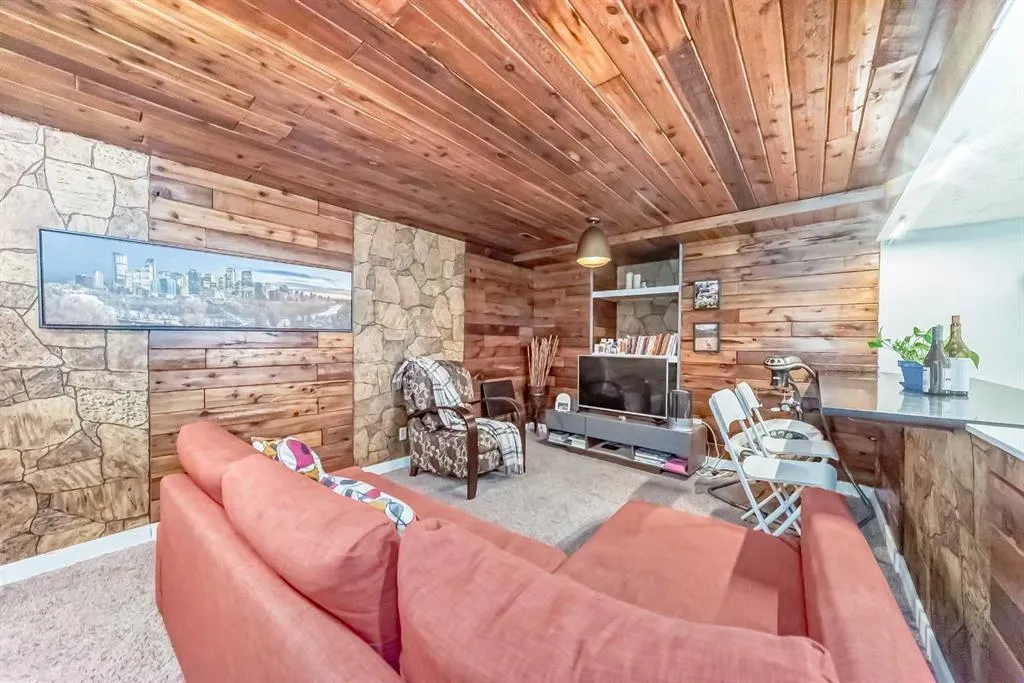 363 Templeside Circle NE