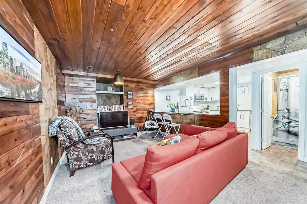 363 Templeside Circle NE