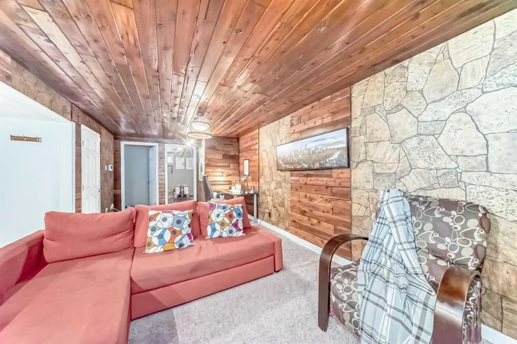 363 Templeside Circle NE