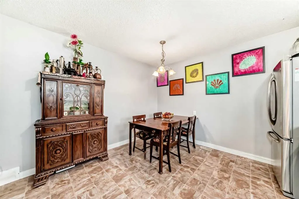 363 Templeside Circle NE