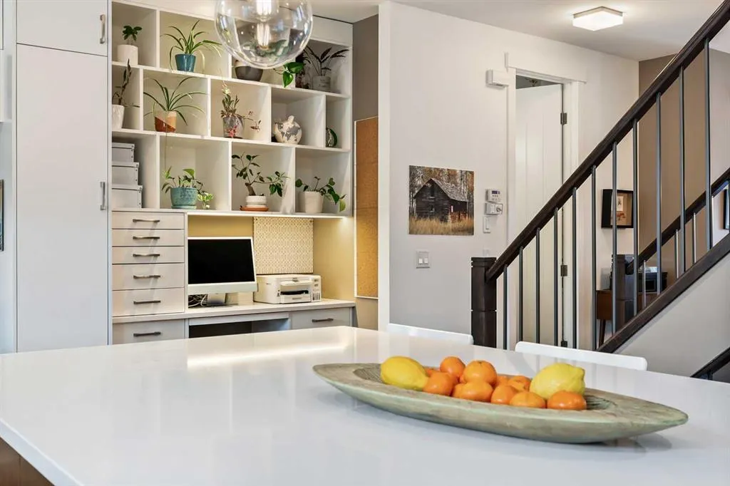 96 Beny-Sur-Mer Road SW