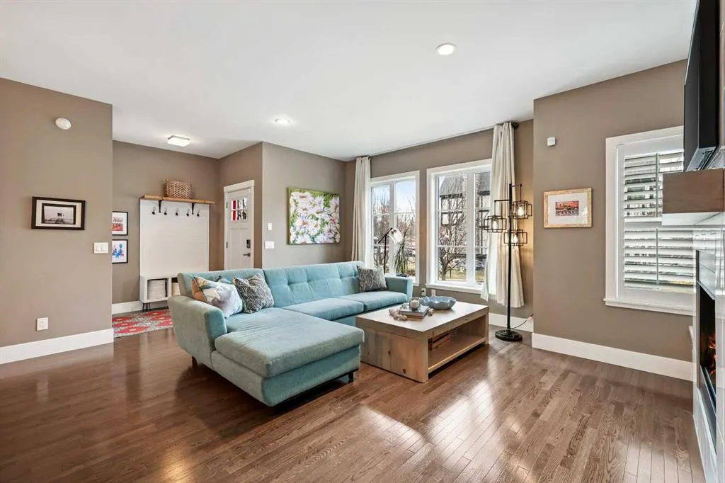 96 Beny-Sur-Mer Road SW