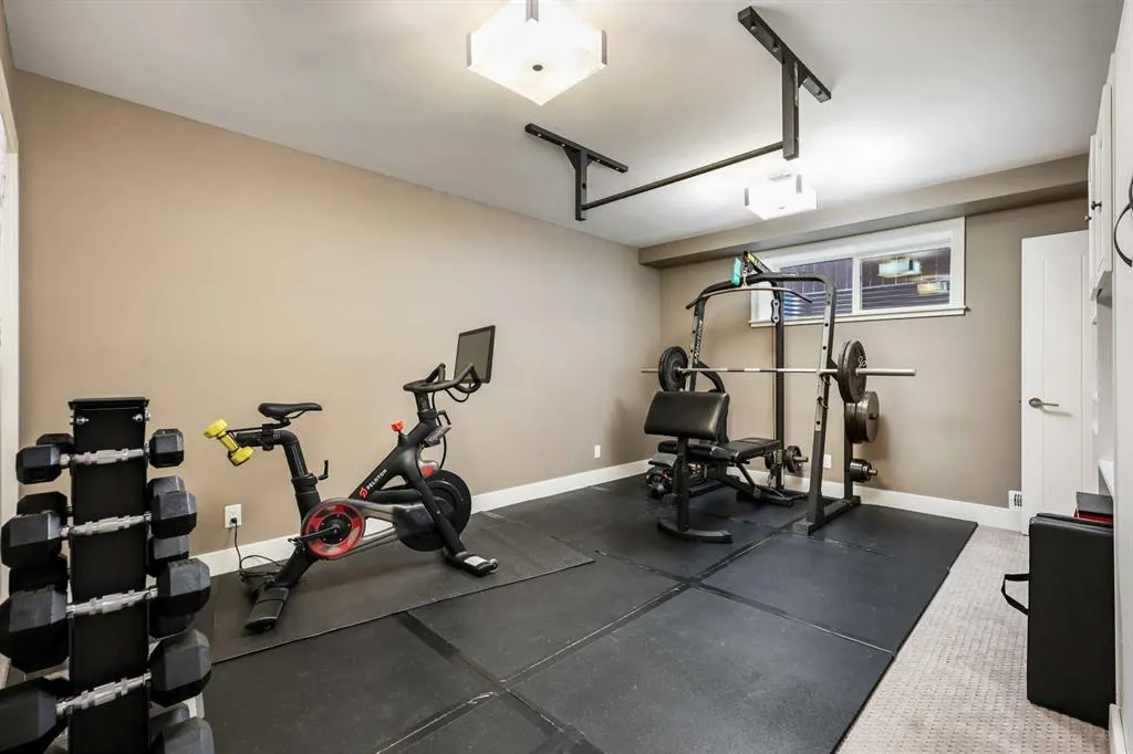 96 Beny-Sur-Mer Road SW