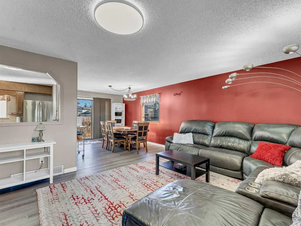 35 Rideau Crescent SE